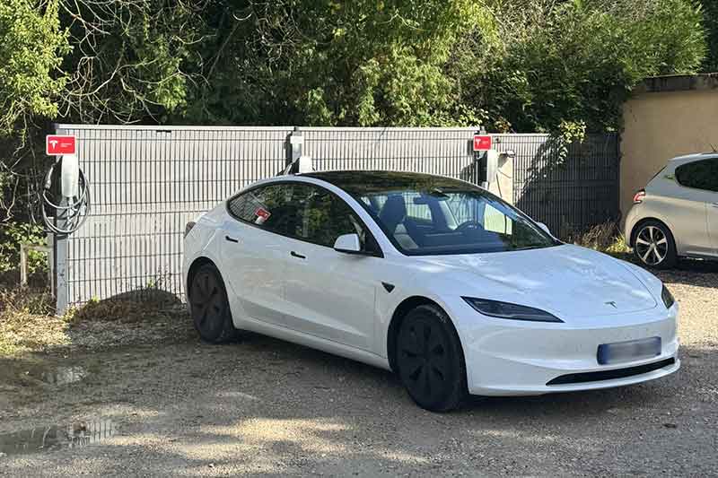 chargeur-parking parking avec chargeur voiture electrique